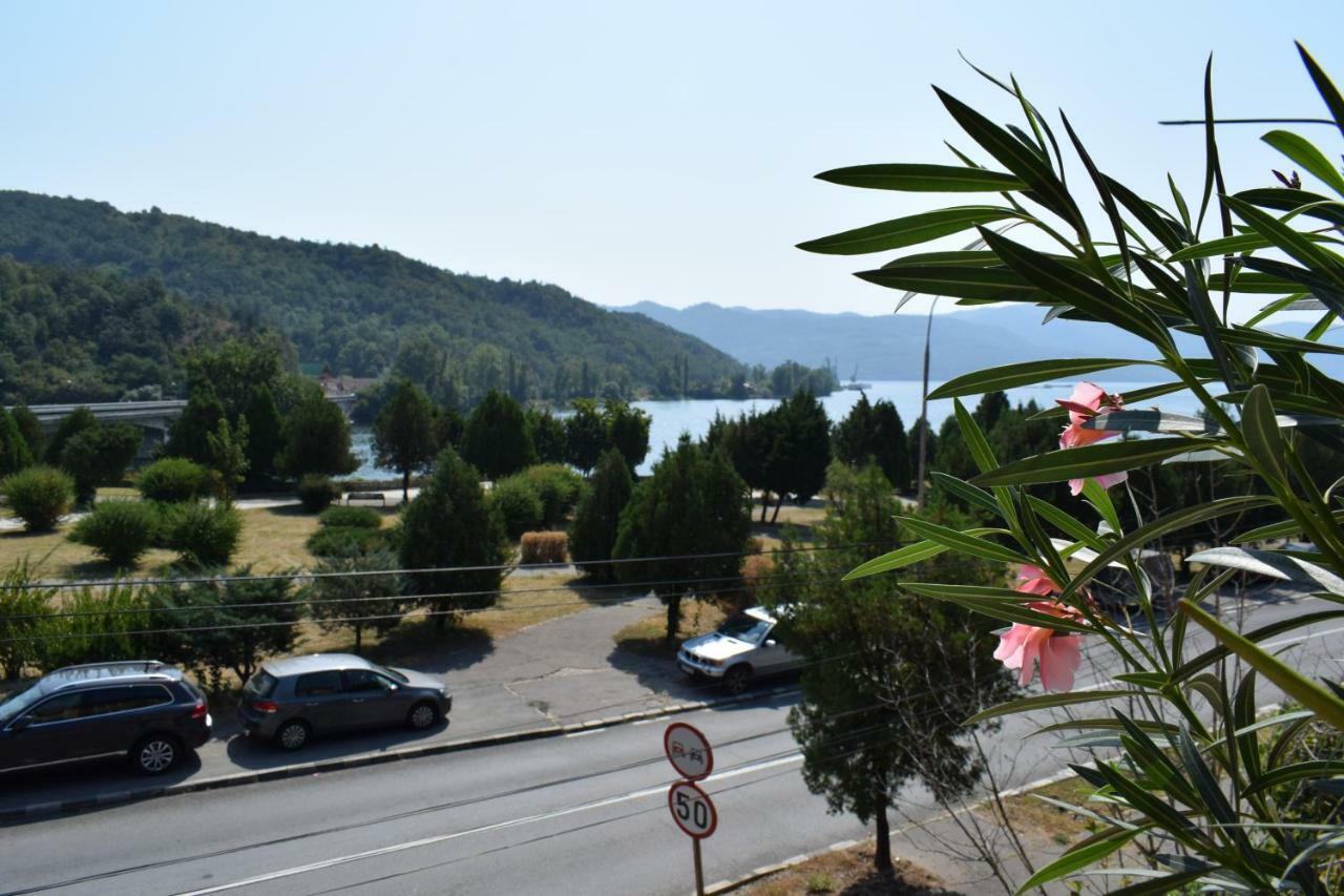 Pretty Garden Villa Orşova Exterior foto